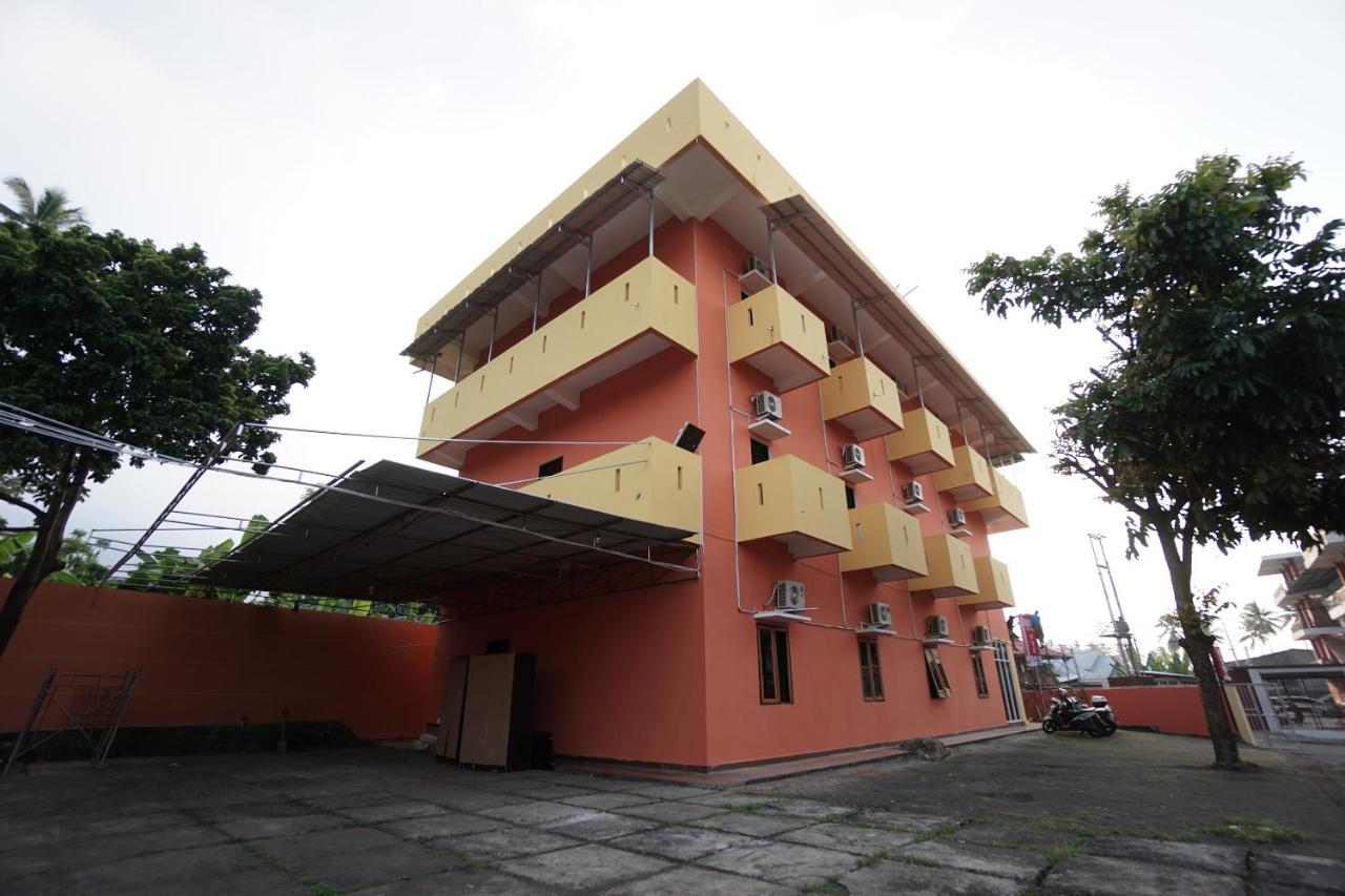Oyo 2486 Bahana Guest House Manado Exterior photo