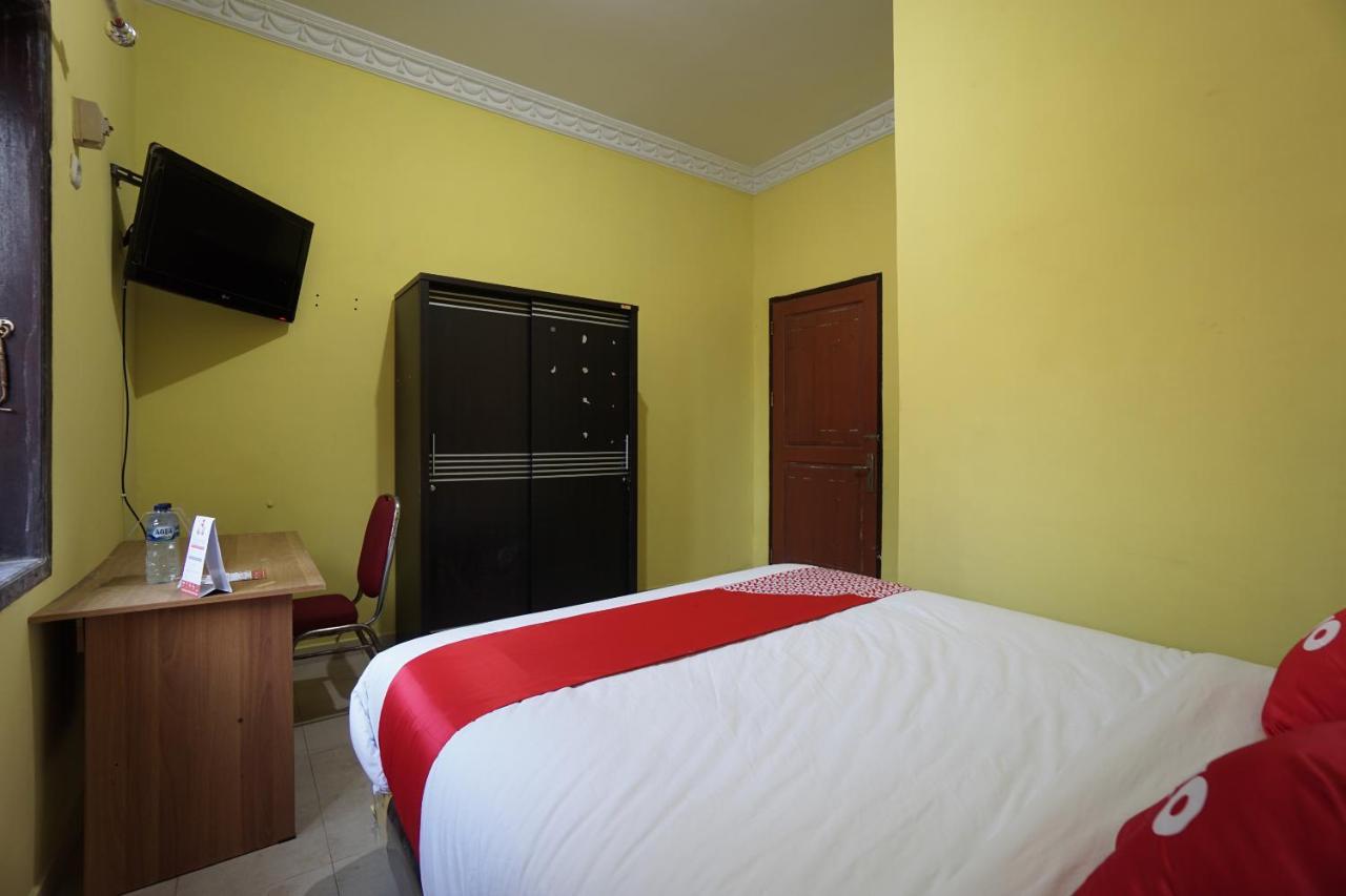 Oyo 2486 Bahana Guest House Manado Exterior photo